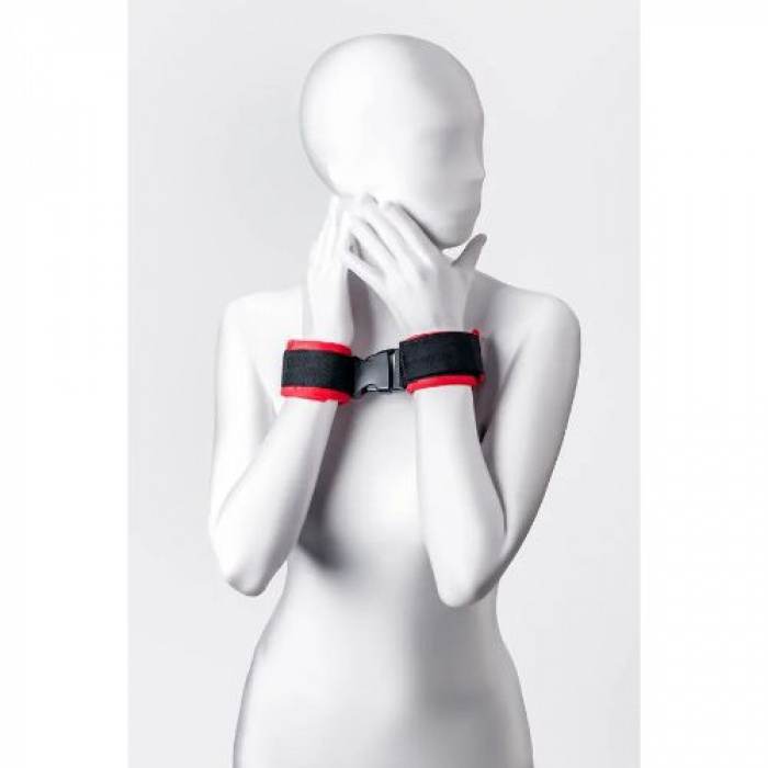 Anonymo Handcuffs Velor for a secure and soft hold! - Image 7